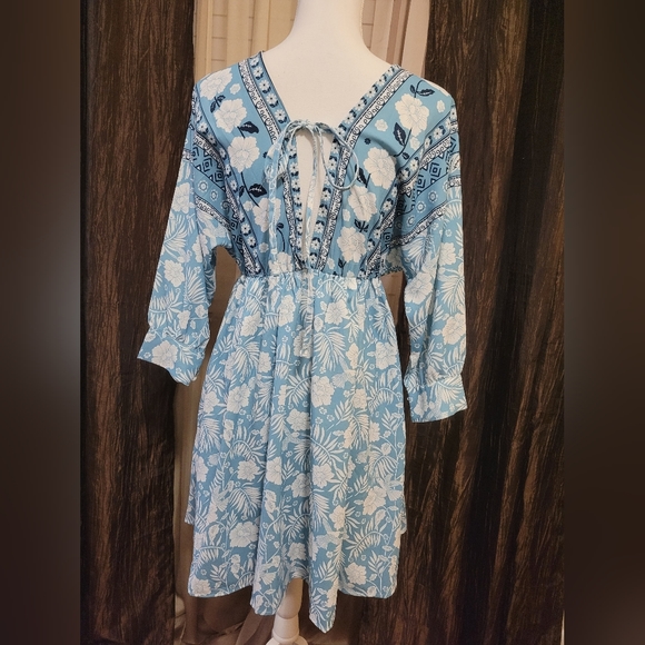 Dress - Picture 2 of 3